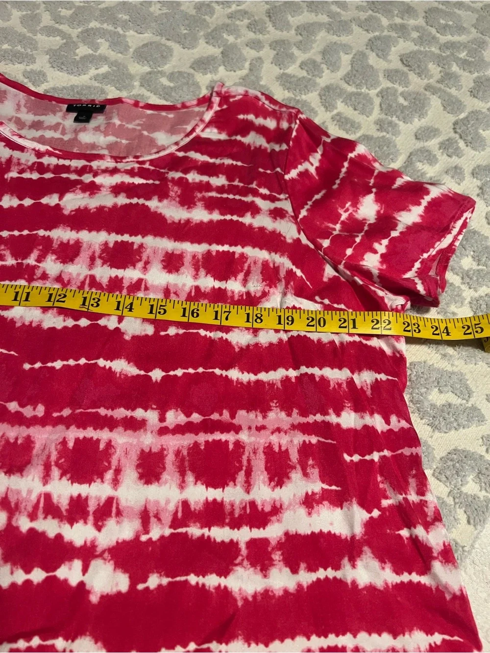 torrid Pink & White Tie-Dye Short Sleeve Tee - Picture 4 of 7